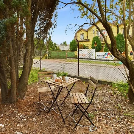 Cozy With Parking - Sleeps 4 - Near Airport