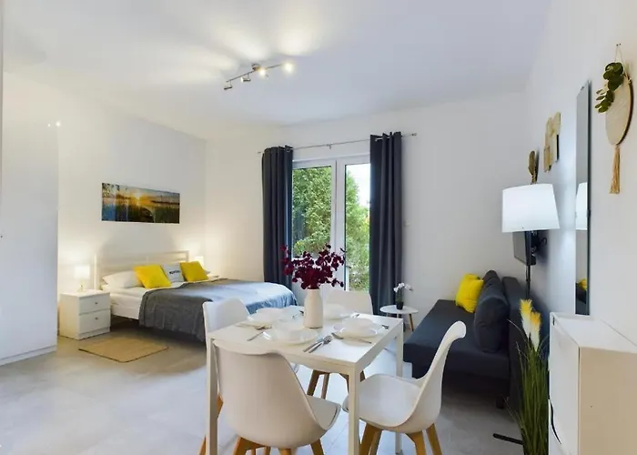 Cozy With Parking - Sleeps 4 - Near Airport Apartmán