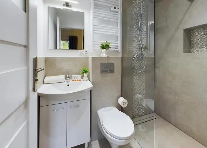 Cozy With Parking - Sleeps 4 - Near Airport * Varšava