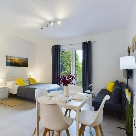 Cozy With Parking - Sleeps 4 - Near Airport Appartement