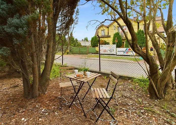 Cozy With Parking - Sleeps 4 - Near Airport