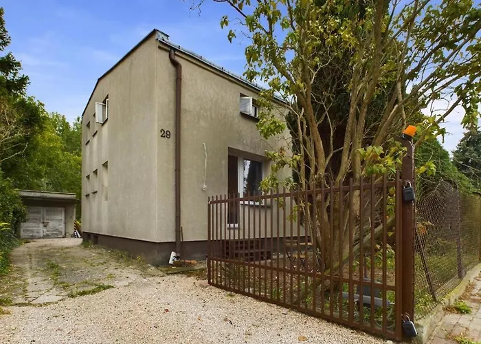 Cozy With Parking - Sleeps 4 - Near Airport * Warschau